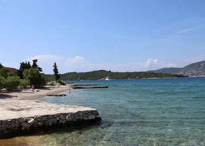 By The Sea Kneza, - 25133 *